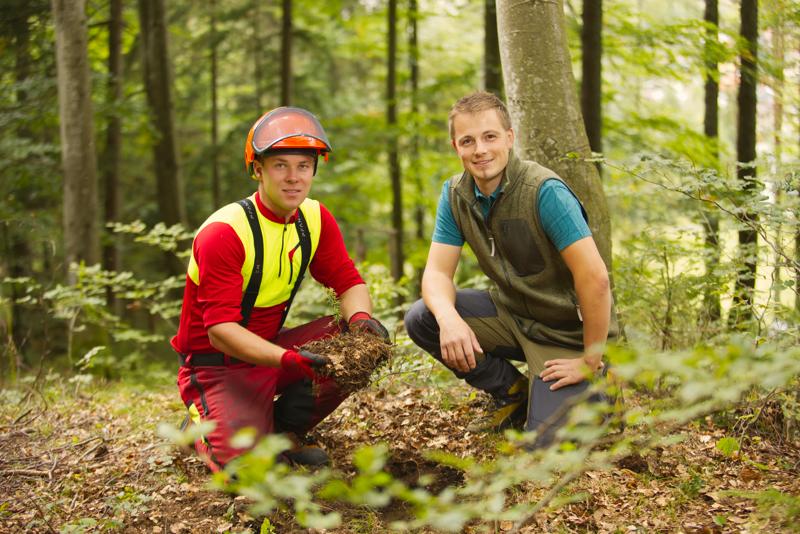 Josef Schwarzenbacher, Leiter ÖBf-Forstrevier Bleiberg (re.), und Kollege (c) oebf/Florian Platter